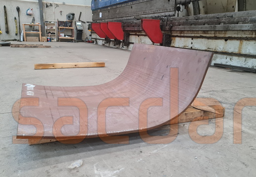 Hardox 450 15mm 22 tonluk ekskavatör kovası taban sacı radüslü Abkant Büküm 