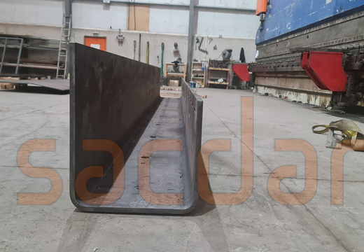 st52 (S355J2+N) 20mm 6 metre boyunda Abkant büküm